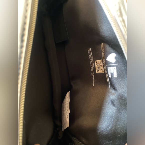 YSL Touche Éclat Blur Primer, Mon Paris Lotion, Cosmetic Pouch Bundle - New - Picture 6 of 7